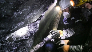 Preparing and mining Khomroud coal